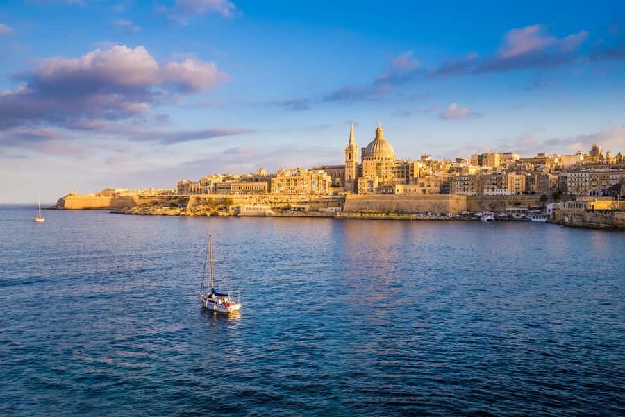1-Day Hop-On Hop-Off Bus + Harbour Cruise (CMO) - Key points at a glance