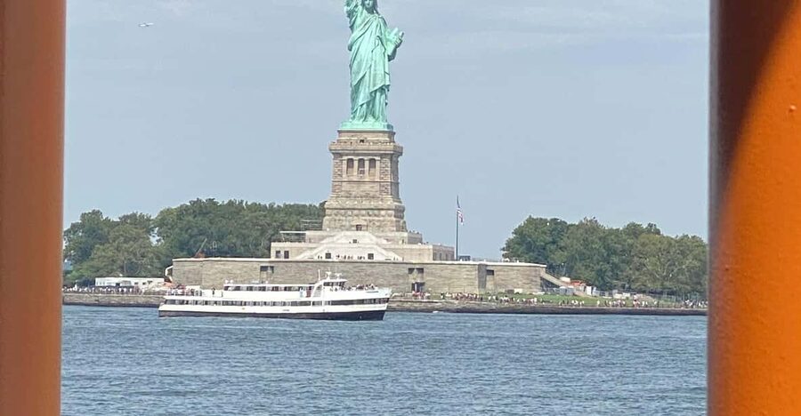 #1 Six Hour Bus Tour and Boat Ride By The Statue of Liberty - Why this six-hour route works for a first look at New York