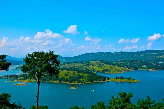 6-Day Tour of Exotic Northeast India: Mawsmai Caves, Double Decker Living Root Bridge and Kaziranga National Park - What the private format changes