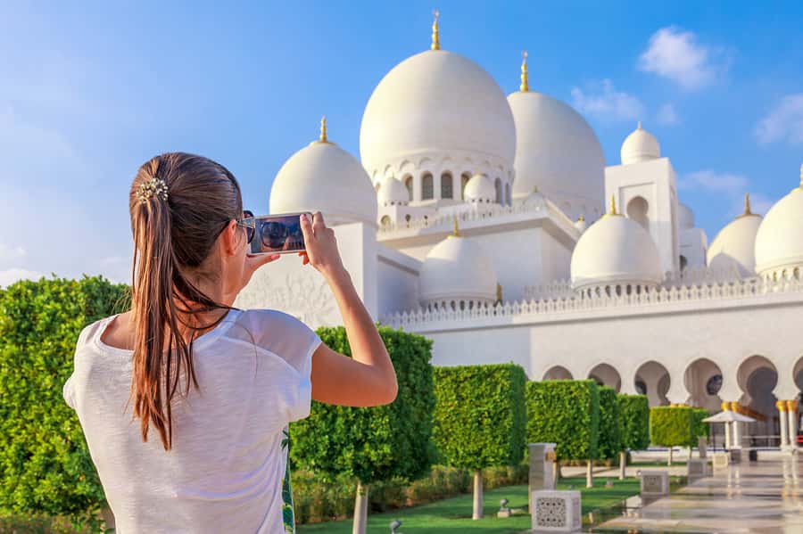 Abu Dhabi: Big Bus Hop-On Hop-Off Sightseeing Tour - The Red and Green routes, from Abu Dhabi Mall to the waterfront