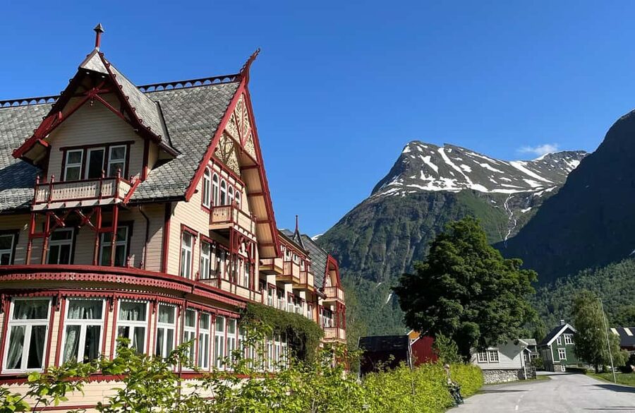 Ålesund to Geiranger Fjord Boat Tour with Return Bus Tour - What the $157 price really covers