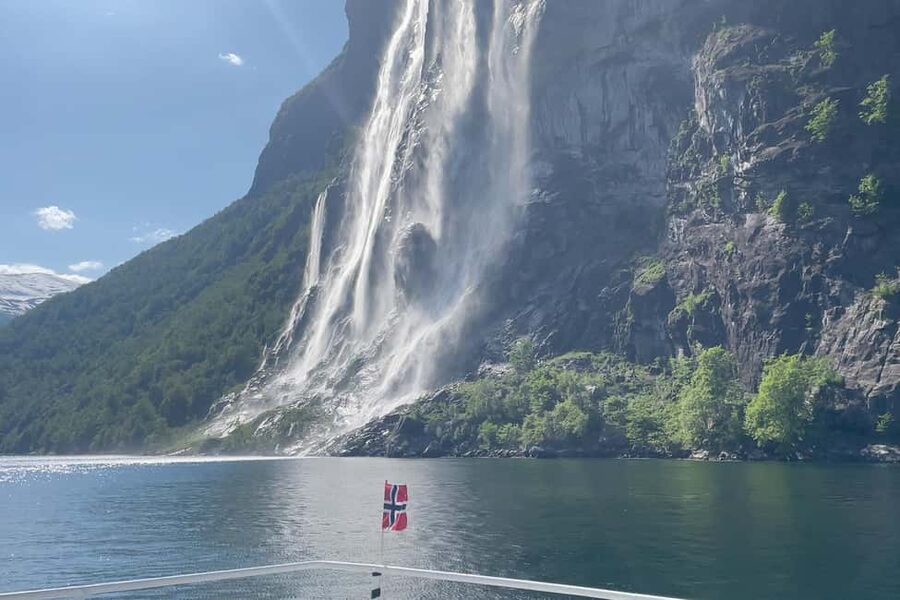 Ålesund to Geiranger Fjord Boat Tour with Return Bus Tour - Øye and the Nordang Valley by bus