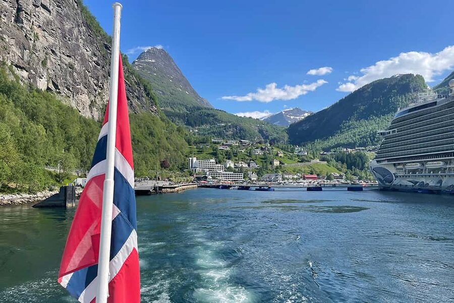 Ålesund to Geiranger Fjord Boat Tour with Return Bus Tour - Hellesylt: one hour to explore