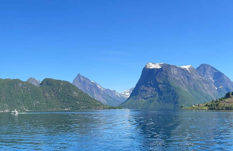 Ålesund to Geiranger Fjord Boat Tour with Return Bus Tour - Geirangerfjord by boat, with a waterfall stop