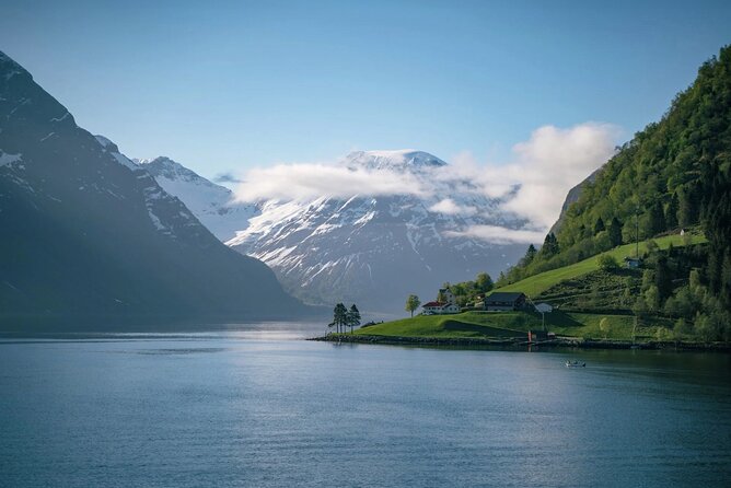 All About the Fjords in One Tour by Boat and Bus from Ålesund - Why this six-hour route works