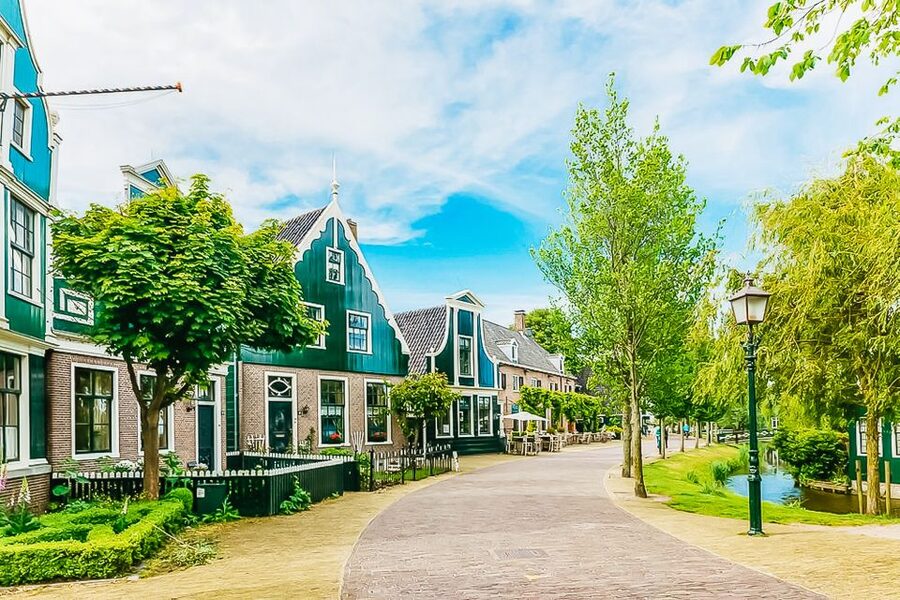 Amsterdam: Zaanse Schans, Edam, Volendam & Marken Bus Tour - Volendam, harbors, shops, and a good lunch break