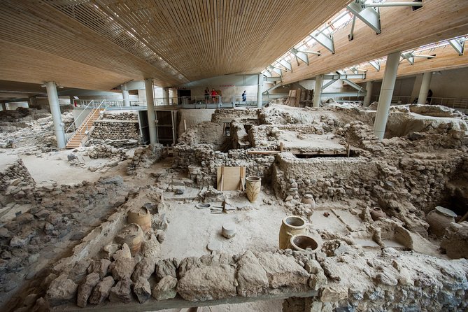 Archaeological Bus Tour to Akrotiri Excavations & Red Beach - What the guides add to the day