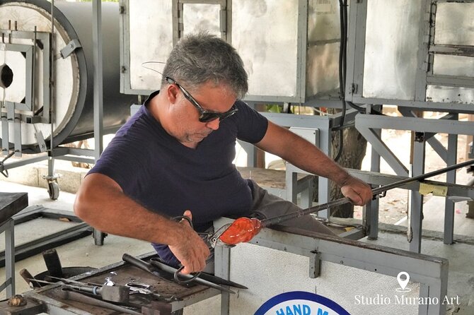 Aruba with Bus and Hop-on Hop-off Tour - Murano Art adds a working craft to the itinerary