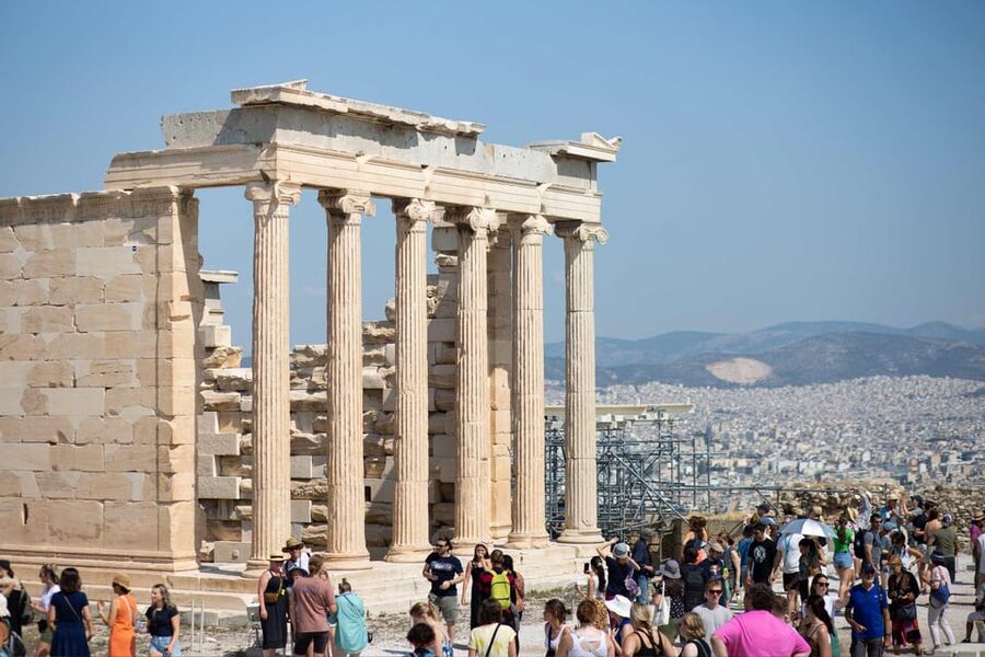 Athens: Hop-On-Hop-Off & Acropolis & Acropolis Mus.& 3 audio - Walk through Plaka with stories in your ears