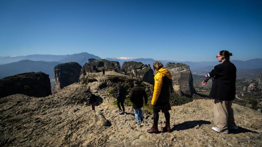 Athens to Meteora, Day Trip with Local Guide,up to 9 people - The Athens departure and the current train connection