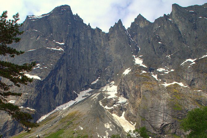 Audio-Guide Bus Tour at Scenic Routes of Åndalsnes to Trollstigen - The most important update: Trollstigen is not currently accessible