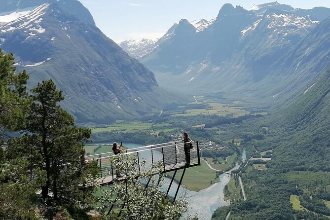 Audio-Guide Bus Tour at Scenic Routes of Åndalsnes to Trollstigen - Timing, cruise ships, and group size