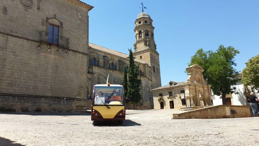 Baeza: Electric Bus Sightseeing Tour with Guide - Why an electric bus makes sense in Baeza