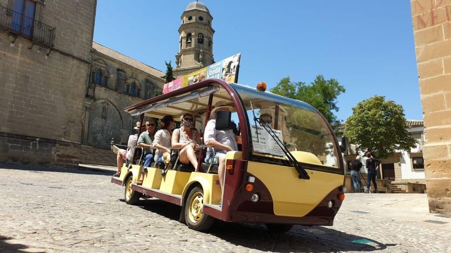 Baeza: Electric Bus Sightseeing Tour with Guide - Starting at Paseo de la Constitución
