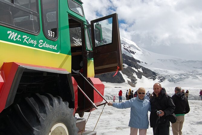 Banff Lake Louise Excursion - 3-Day Calgary To Vancouver Bus Tour - Day 2: Banff, Sulphur Mountain, and two famous lakes