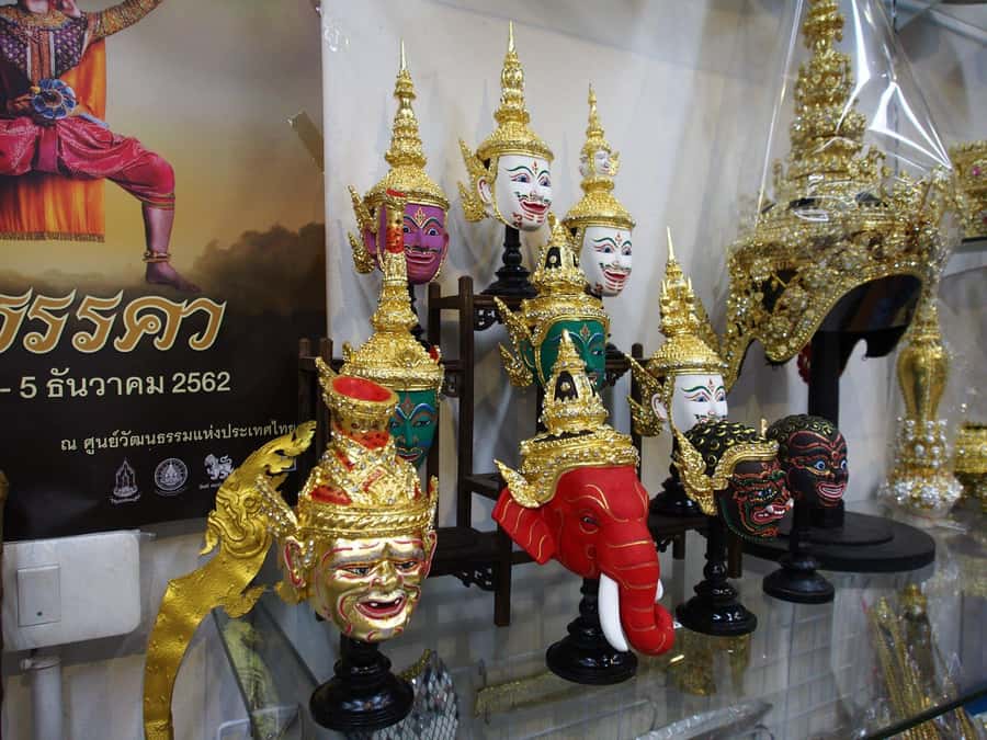 Bangkok: Full-Day Hop-On Hop-Off Walking Tour Mini Group - Sampeng Market and Bangkok’s bargain shopping side