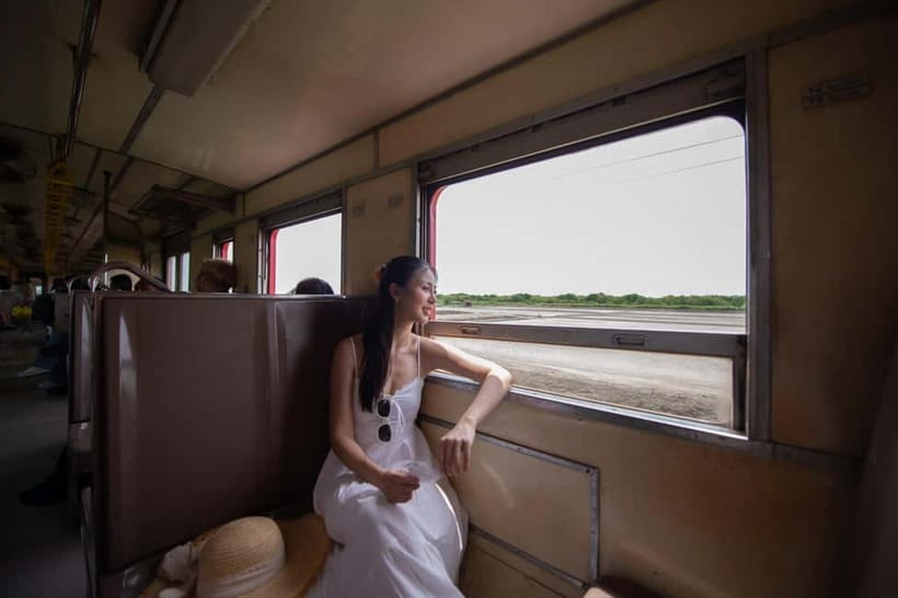 Bangkok: Premium Damnoen Saduak & Railway Market By Food Bus - Coconut sugar and the old canal economy