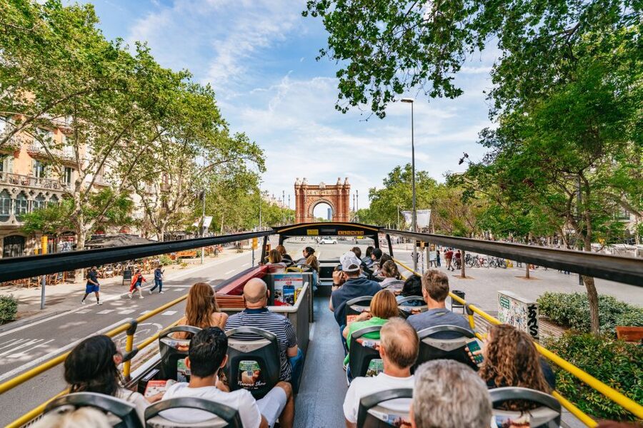 Barcelona: Hop-On Hop-Off Bus & Aquarium Tour - Should you book the bus and Aquarium combination?