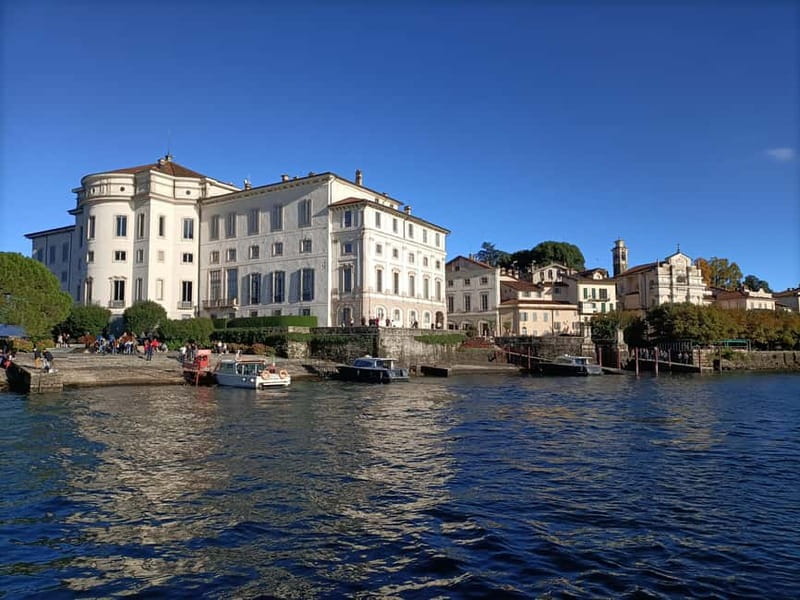 Baveno: Tour Hop-on Hop-off Isola Bella e Isola Pescatori - Taking a slower turn around Isola Pescatori
