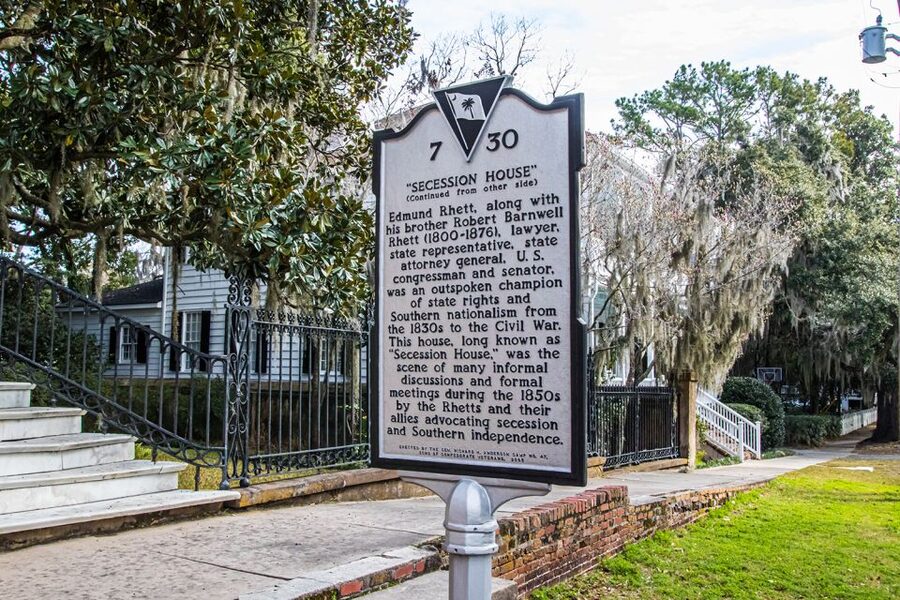 Beaufort: Historic City Tour by Bus - The National Cemetery and Your Best Photo Opportunity