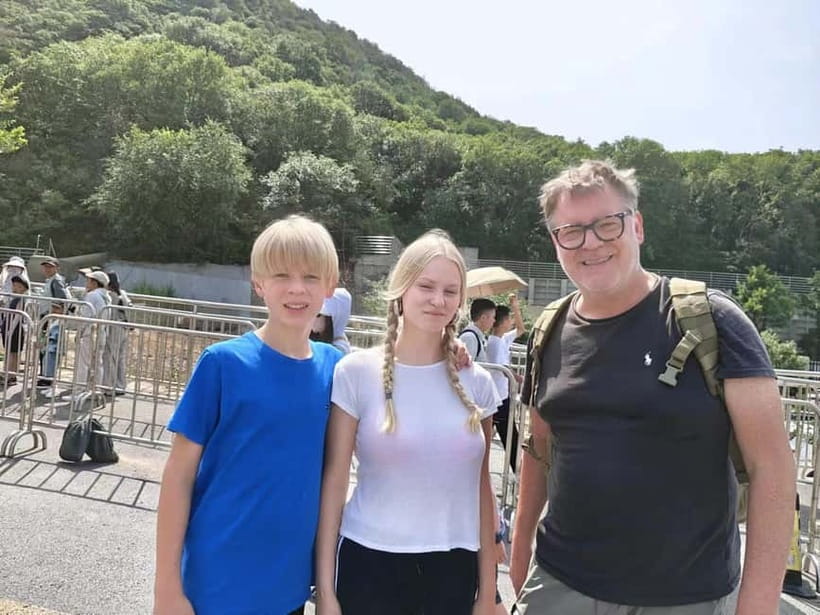 Beijing: Badaling Great Wall Bus Tour W/o Tickets - Meeting the green-vested staff at Beitucheng