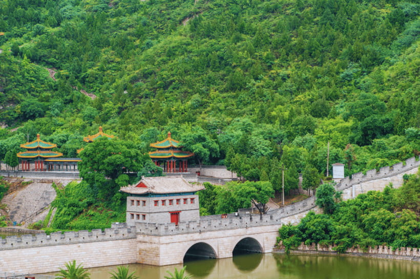 Beijing: Huanghuacheng Lakeside Great Wall Bus/Private Tour - How the $37 price compares with the two formats
