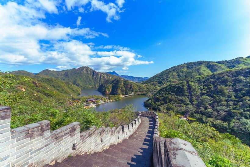 Beijing: Huanghuacheng Lakeside Great Wall Bus/Private Tour - The bus tour begins early at Hepingxiqiao