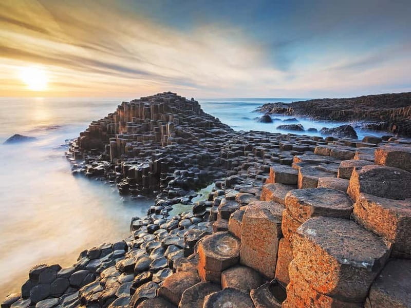 Belfast: Giant's Causeway Tour and 2-Day Open Top-Bus Tour - Portaneevy gives you the rope bridge view
