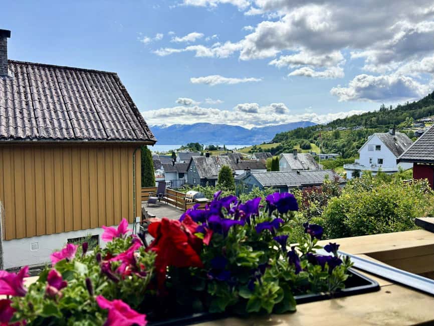 Bergen: Hardangerfjord & Waterfalls Bus Tour with Apple Pie - Norheimsund and the Hardanger Maritime Centre