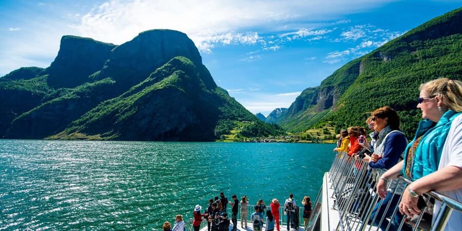 Bergen: Nærøyfjorden, Flåm, and Stegastein Guided Bus Tour - Weather, comfort, and practical limits