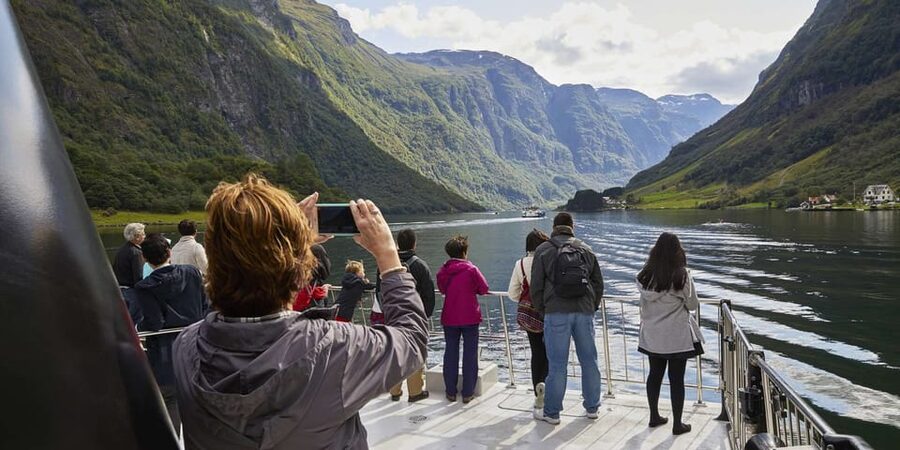 Bergen: Nærøyfjorden, Flåm, and Stegastein Guided Bus Tour - What $309 buys you