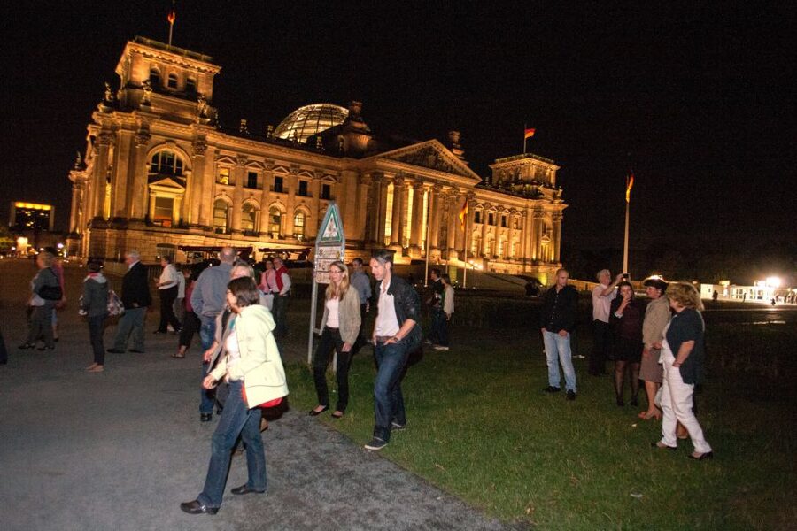 Berlin: 1.5-Hour Comedy Bus Tour in German - Museum Island from the road
