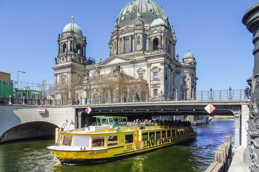 Berlin: Big Bus Hop-On Hop-Off Sightseeing Tour & Currywurst - The blue route and the East Side Gallery
