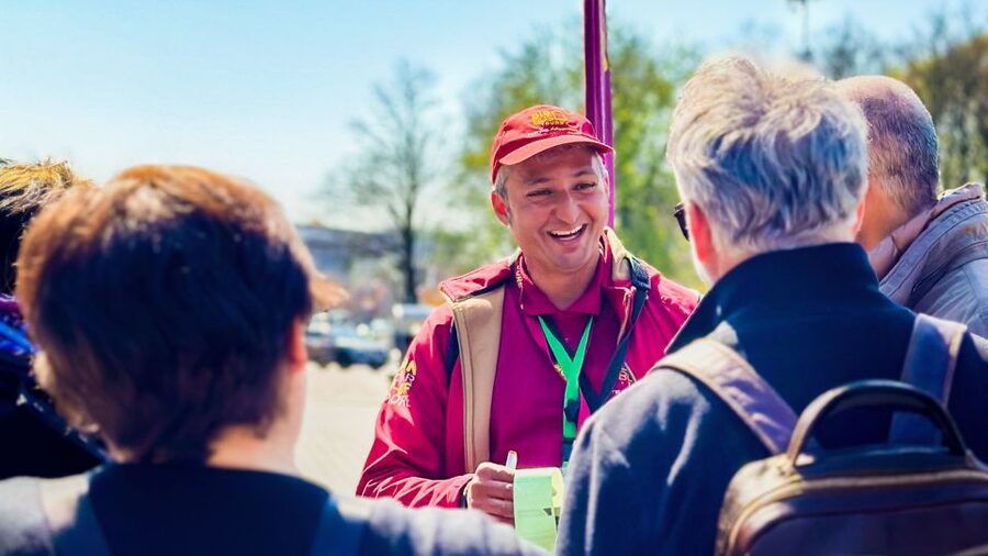 Berlin: Big Bus Hop-On Hop-Off Sightseeing Tour & Currywurst - The 48-hour package, currywurst, and guided walks