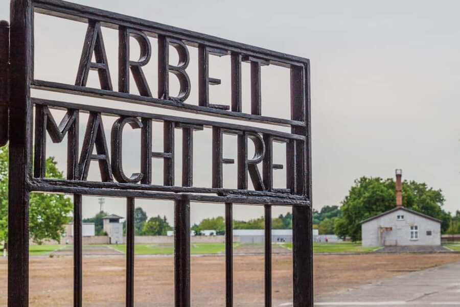 Berlin: Bus Tour to Sachsenhausen, East Side Gallery, & Berlin Story Bunker - Returning to Berlin and Seeing the East Side Gallery