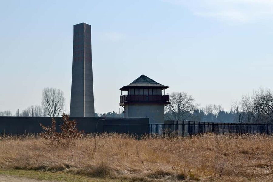 Berlin: Bus Tour to Sachsenhausen, East Side Gallery, & Berlin Story Bunker - Who Should Book This Experience?