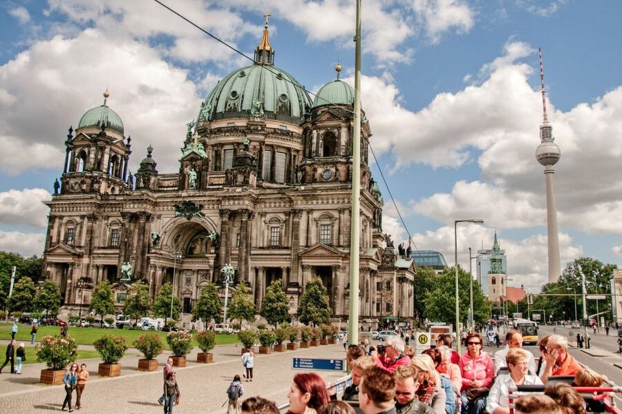 Berlin: City Sightseeing Hop-On Hop-Off Bus Tour - Hauptbahnhof, Bellevue, and the Tiergarten