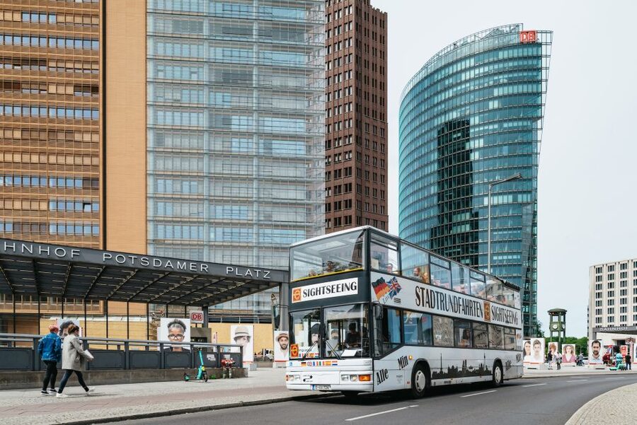 Berlin: Hop-on Hop-off Bus Tour with Live Commentary - Alexanderplatz and the eastern city center
