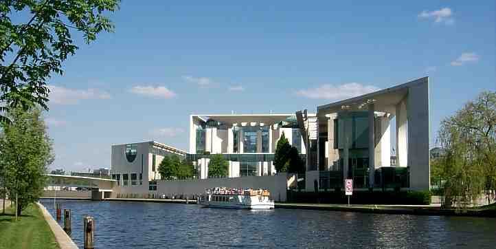 Berlin: Hop-On Hop-Off City Tour by Bus and Boat - How to handle the timing