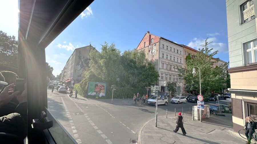 Berlin: Live-Guided Evening Sightseeing Tour by Open-top Bus - Alexanderplatz to the East Side Gallery