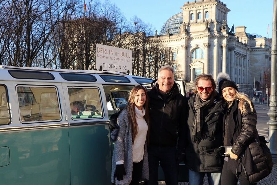 Berlin: Private Sightseeing Tour in Iconic Oldtimer VW Bus - Booking value and practical timing