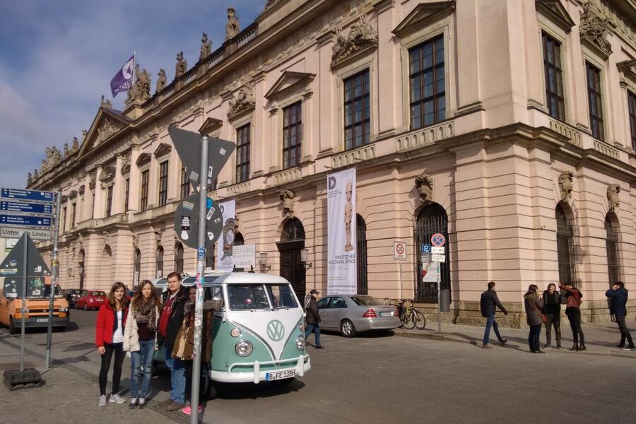 Berlin: Private Sightseeing Tour in Iconic Oldtimer VW Bus - Potsdamer Platz and the divided city
