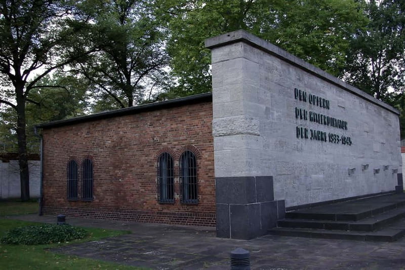 Berlin & Sachsenhausen: 5-Hour Tour "Third Reich" by VW-Bus - Key points to know