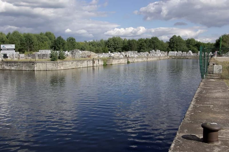 Berlin & Sachsenhausen: 5-Hour Tour "Third Reich" by VW-Bus - What the private format changes