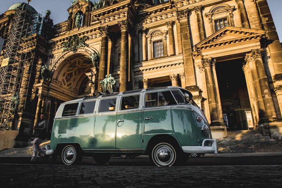 Berlin: Sightseeing Tour in Classic Volkswagen T1 Samba Bus - Potsdamer Platz and the Berlin Wall