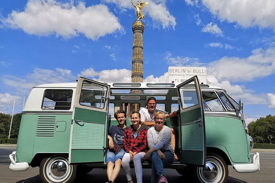 Berlin: Sightseeing Tour in Classic Volkswagen T1 Samba Bus - Friedrichstraße, Checkpoint Charlie, and Gendarmenmarkt