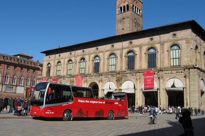 Bologna City Red Bus and Food tasting - The 90-minute route and its audio guide