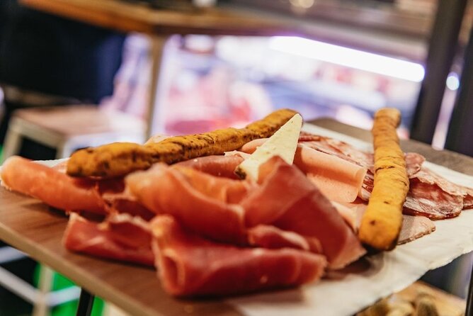 Bologna City Red Bus and Food tasting - Who will get the most from this bus tour