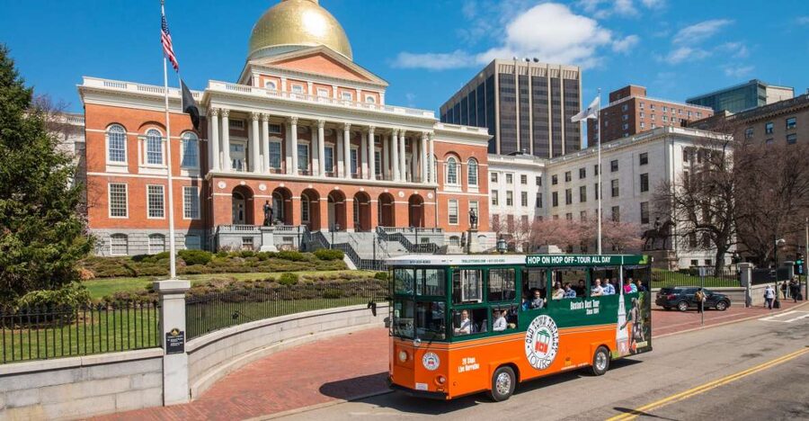 Boston: Hop-on Hop-off Old Town Trolley Tour - Stops 1 and 2: Aquarium, Faneuil Hall, and the North End
