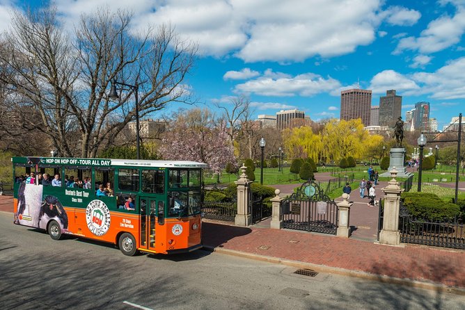 Boston Hop-On Hop-Off Trolley Tour with 13 Stops - USS Constitution Museum and North Station